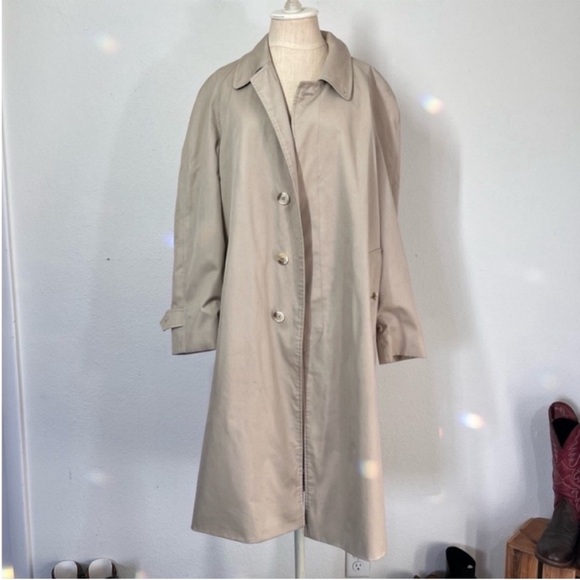 Burberry Classic Trench Coat Deep Pockets 
No belt 
▪️Size 46 - Picture 1 of 6